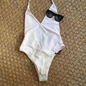 ⭐️NWT Pretty Little Thing White One Piece Swimsuit